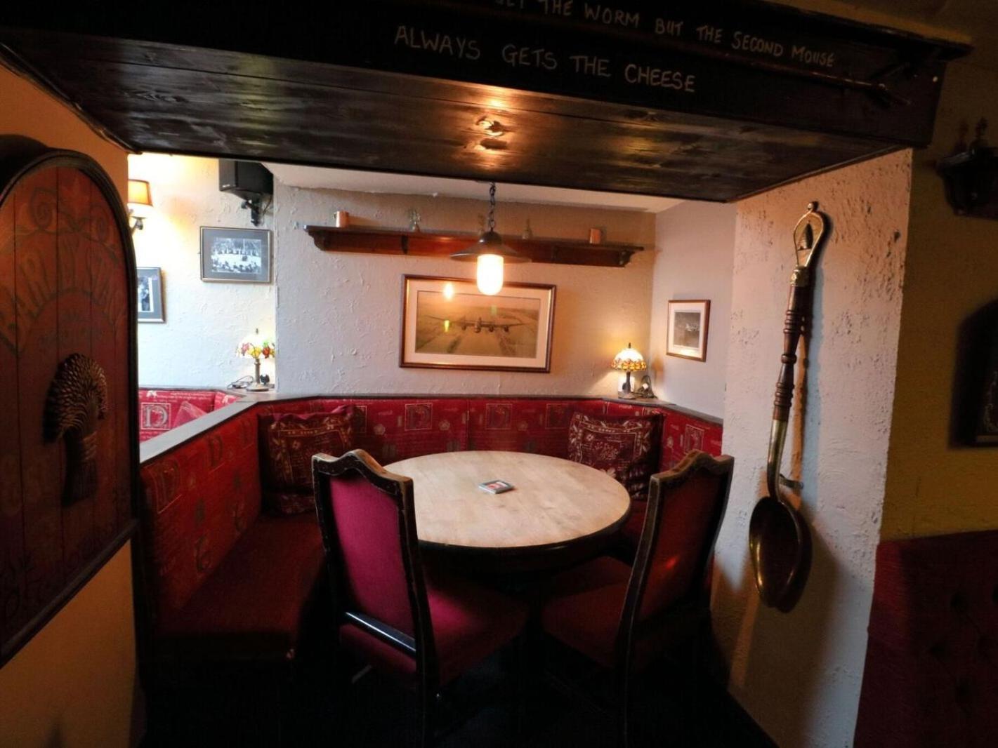 Ye Olde Cheshire Cheese Inn Castleton  Exterior photo