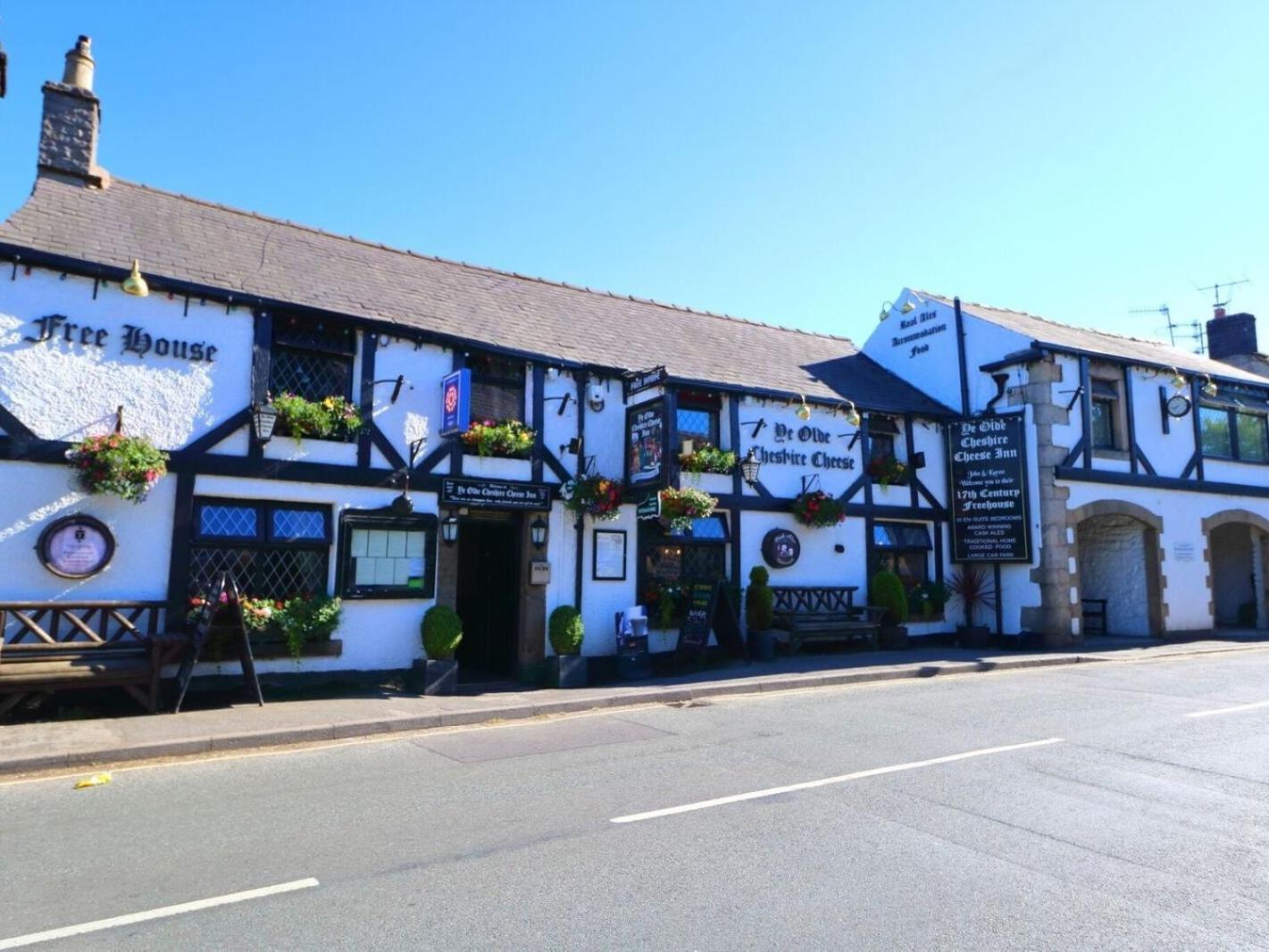 Ye Olde Cheshire Cheese Inn Castleton  Exterior photo
