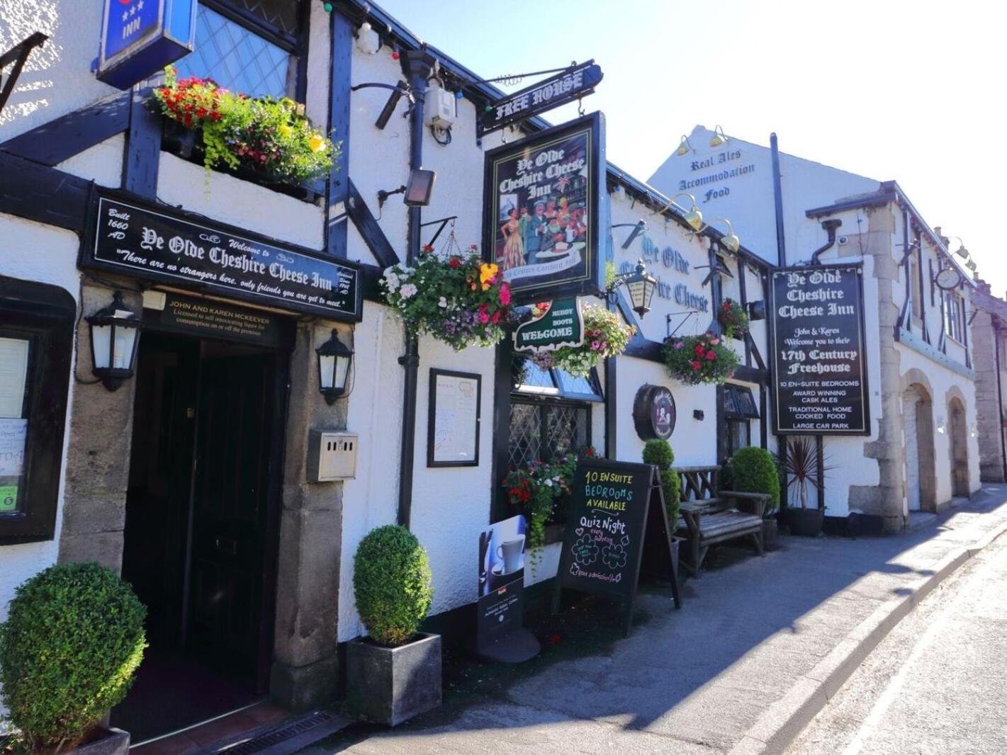 Ye Olde Cheshire Cheese Inn Castleton  Exterior photo